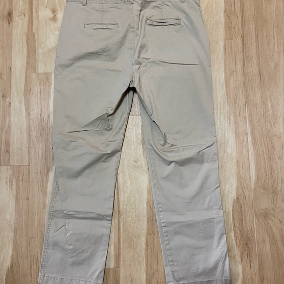 Women’s Gap Khaki Pants - Picture 4 of 4